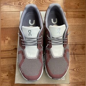 On Cloud 5 Combo shoes - Rust,Ice. Like new. Worn once. Size 8.